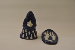 Kuusisaaren-kuningatar-ja-lampi-2024-keramiikka-172220-cm